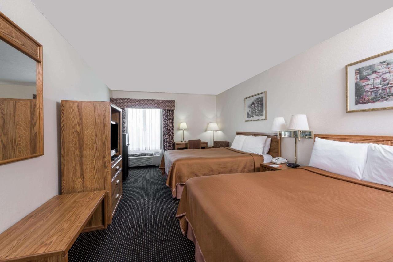 Howard Johnson By Wyndham Iowa La Exterior foto