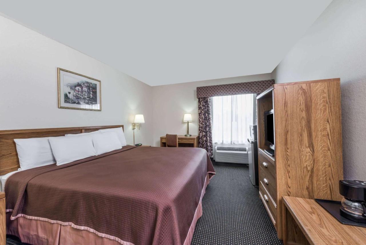 Howard Johnson By Wyndham Iowa La Exterior foto